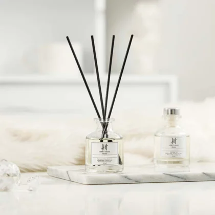 Hanky House ก้านไม้หอม Reed Diffuser กลิ่นโรงแรมหรู 50ml.หอมดั่งโรงแรมหรู หอมนาน 1 เดือน ขนาด 50 มล. พร้อมก้าน